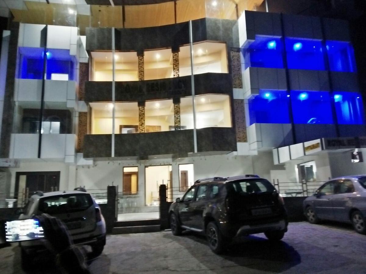 Oyo 11877 Royal Residency Hotel New Tehri Szoba fotó